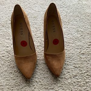 Guess suede pumps